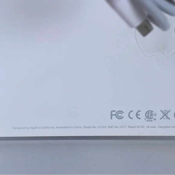 Apple Wired Mac Standard USB Keyboard with Numeric Keypad A1243 Tested and Works